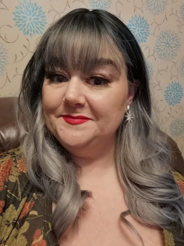 wig, wigs, Shein, Shein Gals, Shein UK, Shein Official, Shein Curve, Shein wigs, Plus Size Blogger, Plus Size Photoshoot, Plus Size Girl, Plus Size Adventures, Blogger, Vintage Style, Vintage Girl, Plus Size Style. Size 26 Style, Grey Hair, pink hair