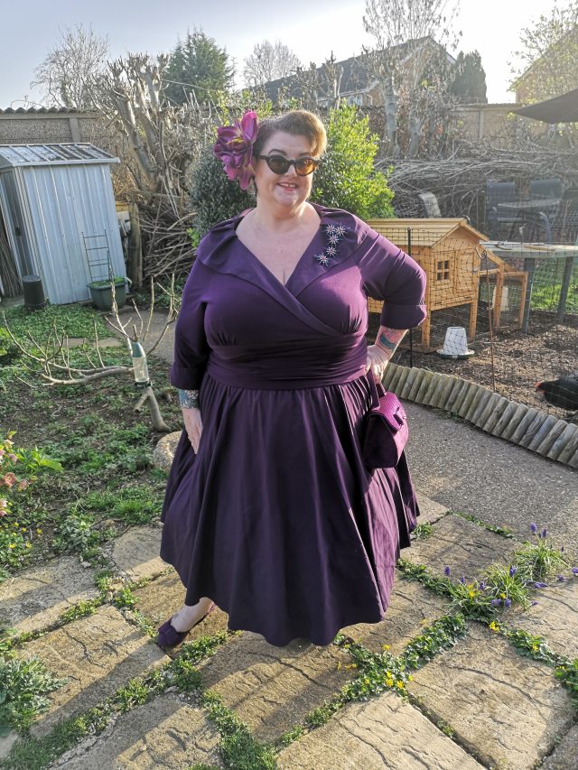 Instagram Challenge, Just eat the doughnut, dress for yourself, Plus size clothing, Plus Size Style, Plus Size Vintage, Plus Size Fashion, Size 26 Style, Prints, Block Colours, Black is the new black, Vintage, Accessories, Bright Lip, Out of your comfort zone,