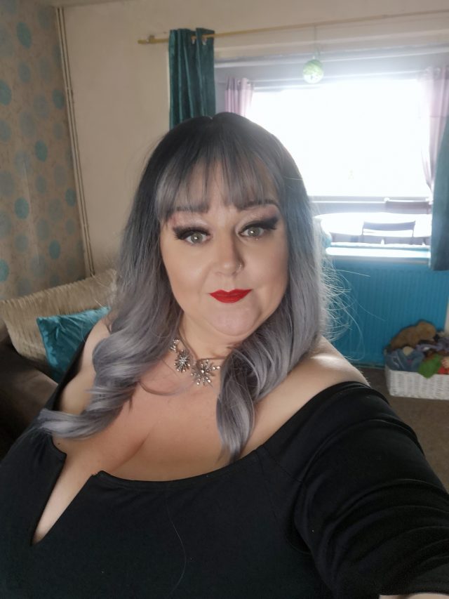 Instagram Challenge, Just eat the doughnut, dress for yourself, Plus size clothing, Plus Size Style, Plus Size Vintage, Plus Size Fashion, Size 26 Style, Prints, Block Colours, Black is the new black, Vintage, Accessories, Bright Lip, Out of your comfort zone,