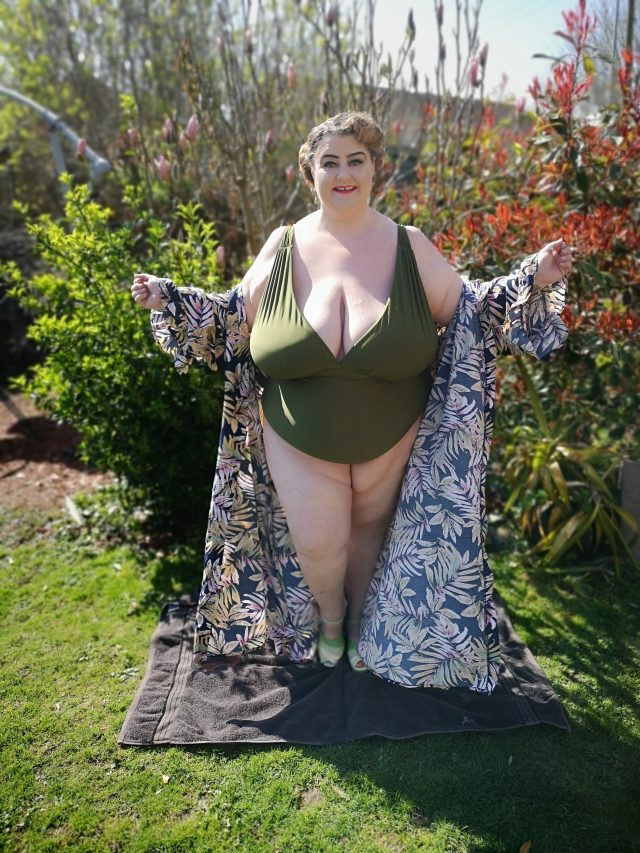 Shein, Shein Gals, Shein Curve, Shein Dress, Plus Size Dresses, Plus Size Clothing, Plus Size Fashion, Plus Size Fashionista, Fatshion, Plus Size Vintage, Vintage Style, Size 24 Style, Size 26 Style, Plus Size Swimwear, Plus Size Bikinis, Plus Size Swimming Costume, Plus Size Kimono, Plus Size Robe