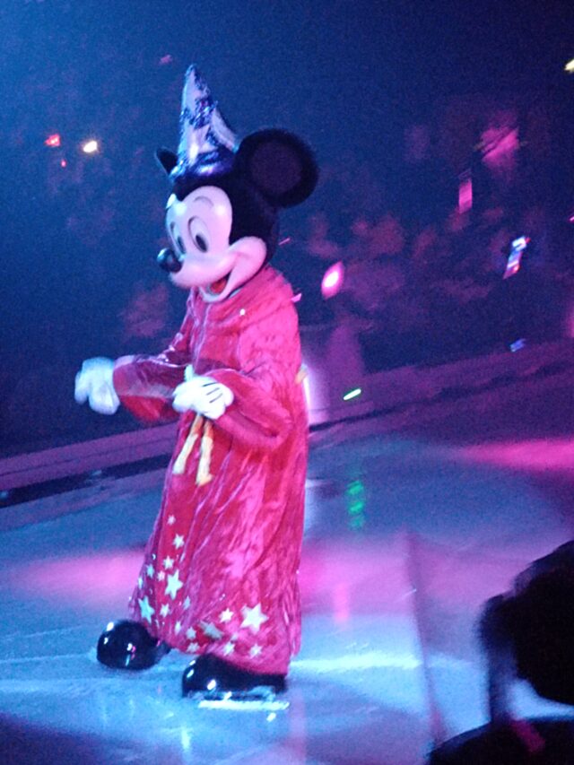 Disney On Ice, Wembley Arena, London Theatre Shows, Disney, The White Horse, JessaKae Dresses, Mickey Mouse, Walt Disney, Disney Fans,