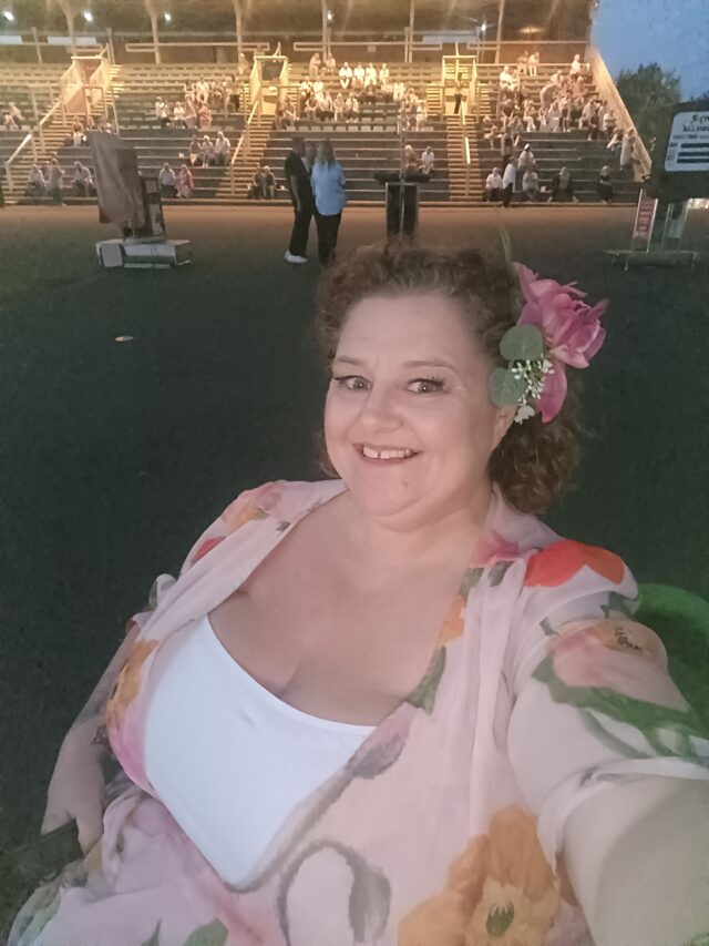 Plus Size Adventures, Plus Size Travel, Wheelchair Adventures, Wheelchair Travel, Newmarket Nights, Newmarket at Night, Night Racing, Hope and Ivy, Plus Size Style, Plus Size Clothing, Plus Size Fashion, Simply Be, Plus Size Fashionista