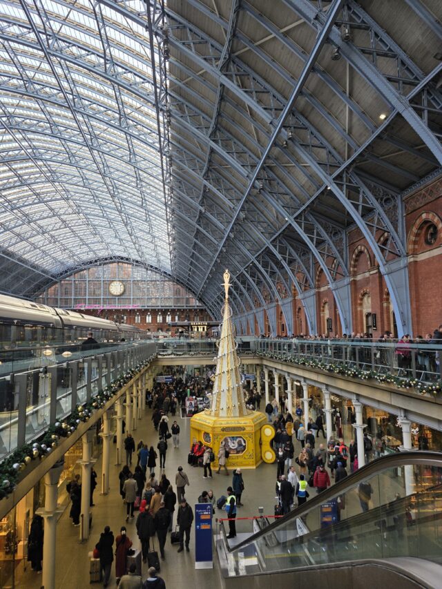 London Trip, Panto, Charing Cross Theatre, Charing Cross Panto, Beauty and the Beast, The Crooners, The Crooners at Christmas, Donutelier, Fortnum and Mason, Laduree Macarons, Harry Potter